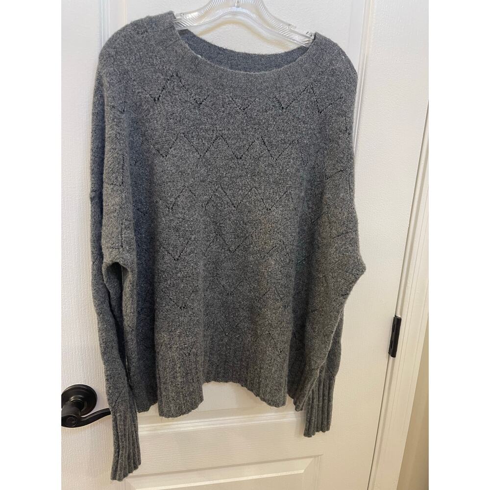 a loves a gray sweater sz M wool blend